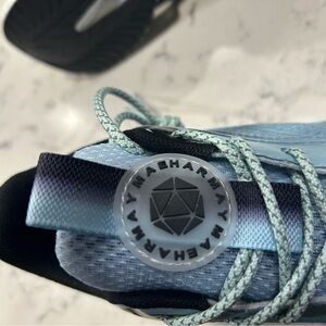 Supportive walking shoe design for heavy foot traffic or nursing